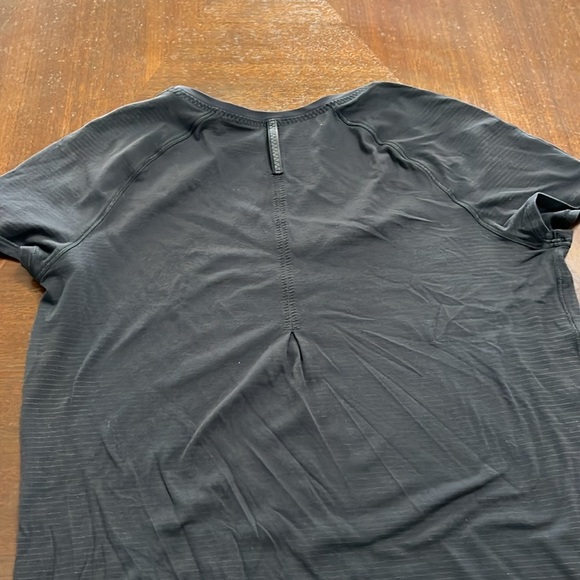 Lululemon women’s short sleeve top - Picture 10 of 10